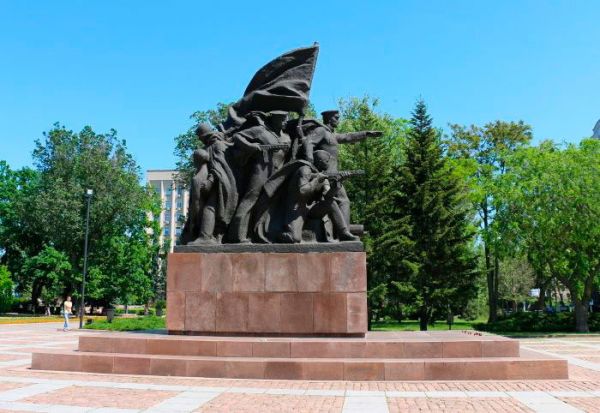 Мемориальный комплекс-братская могила бойцов Николаевского десанта, расположенный в центре Николаева Источник: commons.wikimedia.org