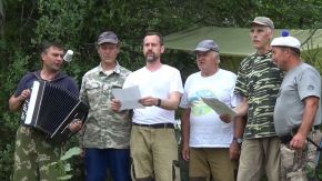 Родина. Один из нас нашёл старый баян, что пролежал в чулане больше 40 лет. Притащил на фестиваль. А другой давно уже хотел разучить песню С.Трофимова "Родина". Ну мы и попробовали. А потом всё как-то само собой...